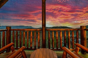 Property grounds - NEW 6 BR  with Community Pool, Views, Theater, Hot Tub, Big Groups, Dog Friendly (Sevierville)