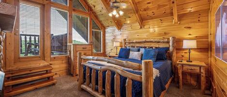 7 slaapkamers, een bureau, een strijkplank/strijkijzer, reisbedje