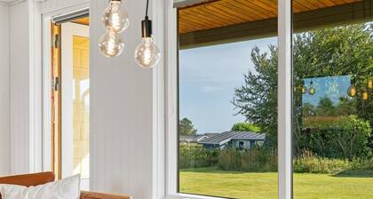 "Lillan" - from the sea by Interhome