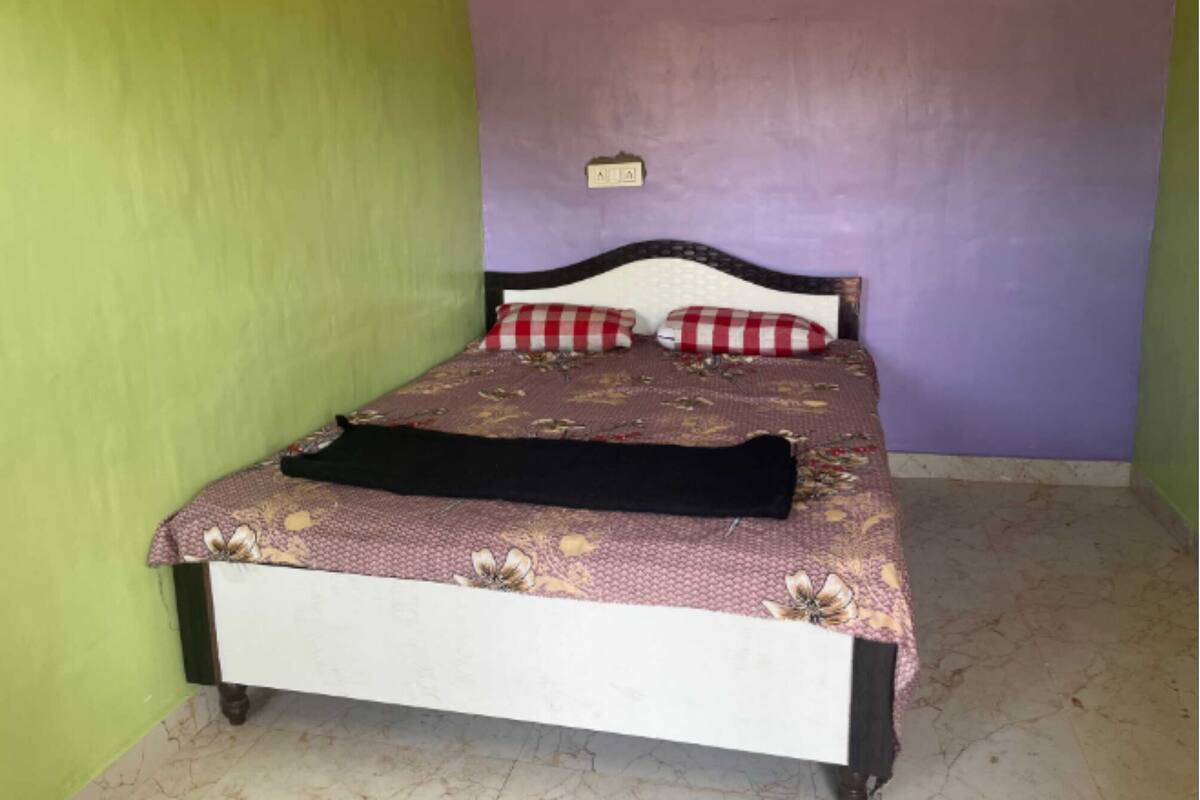 Rollaway beds, free WiFi, bed sheets