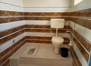 Deluxe-rum | Badrum | Dusch, gratis toalettartiklar och tvål