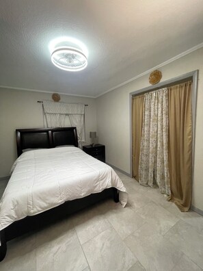 6 dormitoris, planxa i posts de planxar i wifi 