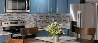 Spacious 5-bedroom house with WiFi, AC in pleasant Orlando