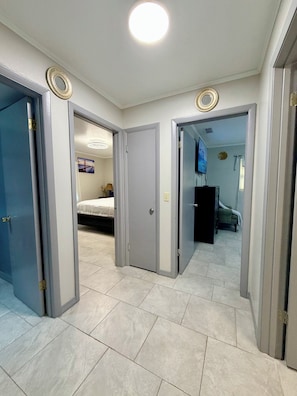 6 habitaciones, tabla de planchar con plancha, cuna de viaje y wifi