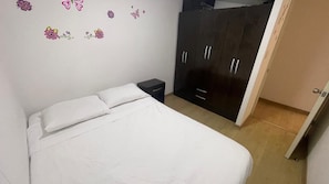 Iron/ironing board, free WiFi, bed sheets, wheelchair access