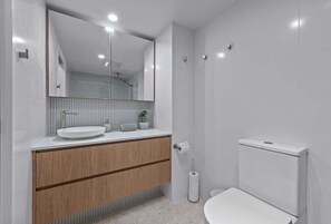 Dusche, Haartrockner, Handtücher, Seife