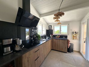 Fridge, oven, dishwasher, toaster