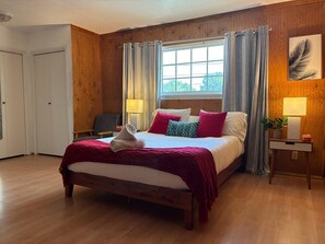 5 Schlafzimmer, Schreibtisch, Bügeleisen/Bügelbrett, kostenloses WLAN