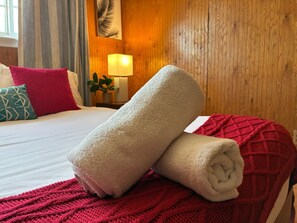 5 Schlafzimmer, Schreibtisch, Bügeleisen/Bügelbrett, kostenloses WLAN