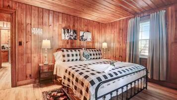 3 bedrooms, iron/ironing board, travel crib, free WiFi