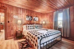 3 soverom, strykejern/-brett, reiseseng for barn og wi-fi (inkludert)