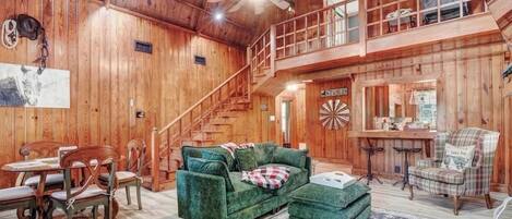 Télévision, cheminée, baby-foot