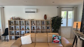 Smart TV, fireplace, printers