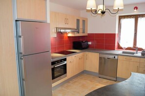 Fridge, stovetop