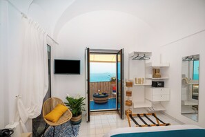 Chambre, 1 chambre, balcon, vue sur la ville | Salle de séjour | Livres