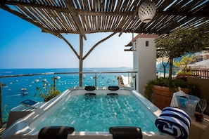 Room, 1 Bedroom, Balcony, City View | Interior - Room-elegant Suite With Sea View Balcony (Positano)