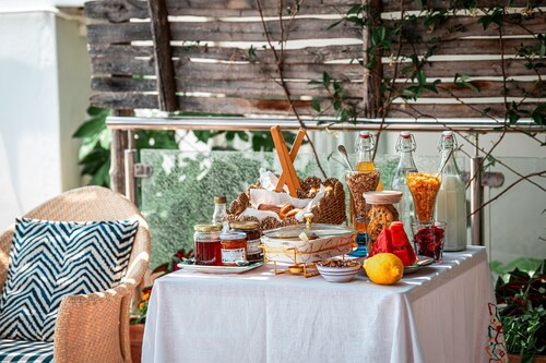 Room-elegant Suite With Sea View Balcony