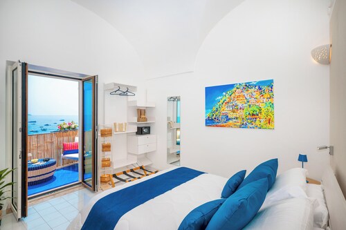 Room-elegant Suite With Sea View Balcony