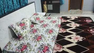 Iron/ironing board, free WiFi