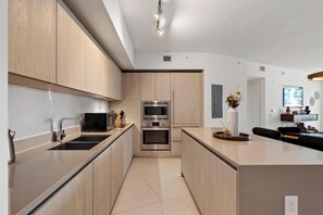 Coffee/tea maker, fridge, microwave, oven