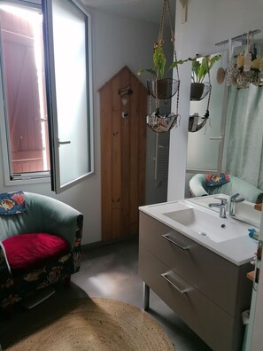 Shower, hair dryer, towels, toilet paper