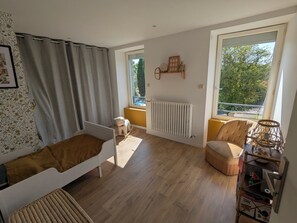 Fer et planche à repasser, Wi-Fi, draps fournis