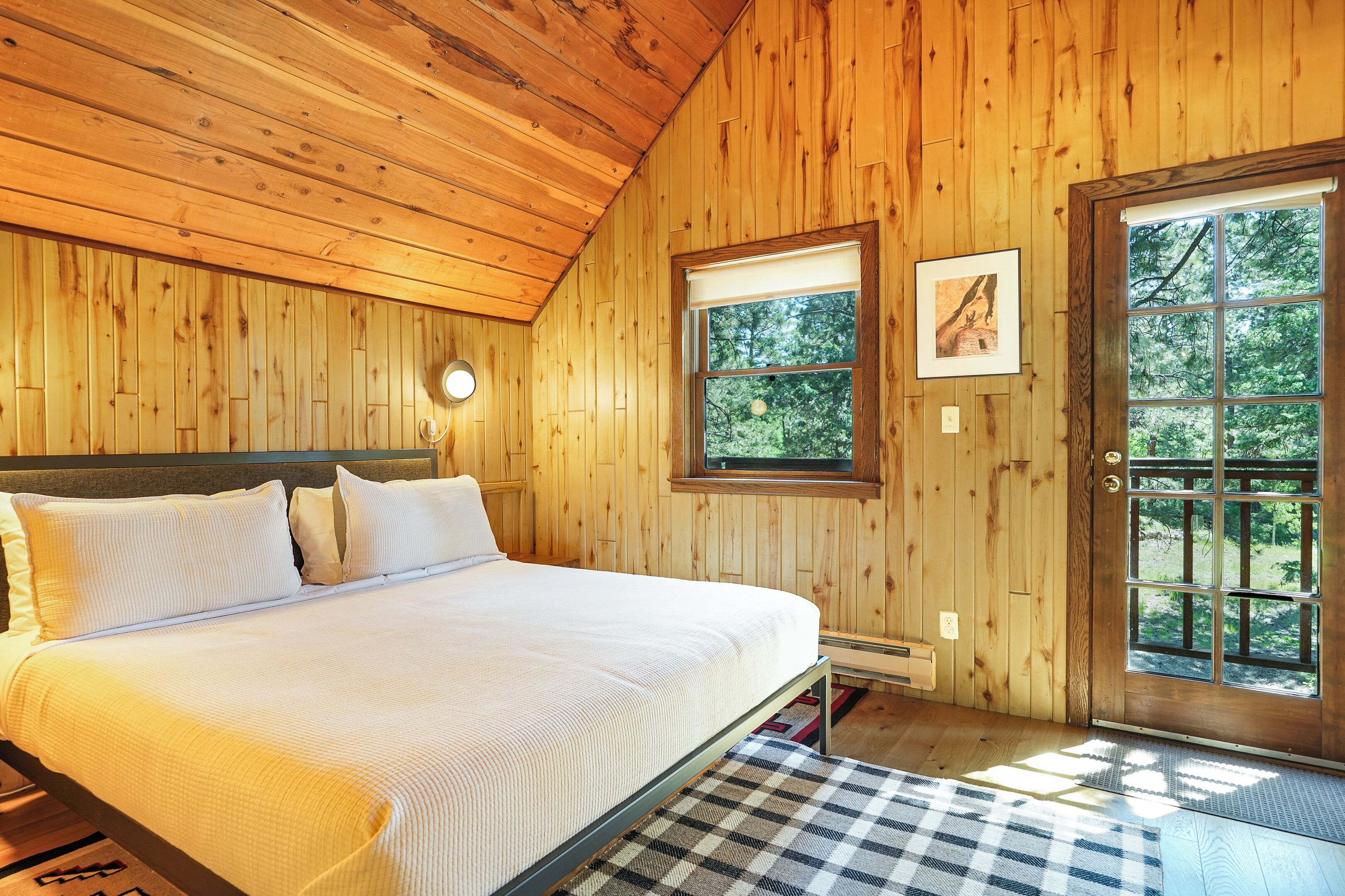 3 bedrooms, iron/ironing board, travel crib, free WiFi