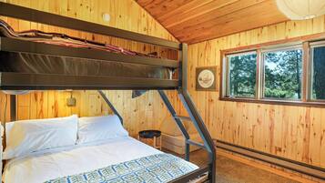 3 habitaciones, tabla de planchar con plancha y cuna de viaje