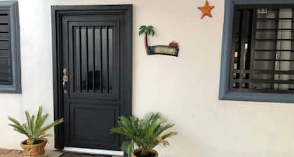 Charming 2-bedroom house with WiFi, AC garage for 2 cars, in Puerto Peńasco