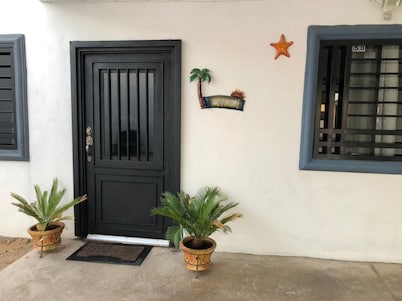 Charming 2-bedroom house with WiFi, AC garage for 2 cars, in Puerto Peńasco