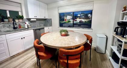 Family friendly! Hot Tub, 3 King Beds. Fire Pit. Minutes to airport/downtown.