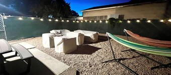 Family friendly! Hot Tub, 3 King Beds. Fire Pit. Minutes to airport/downtown.