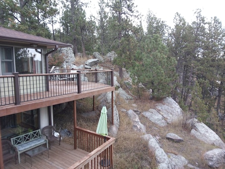 Property grounds. Charming 1-bedroom house in gorgeous Custer with WiFi car rental available. Suit
