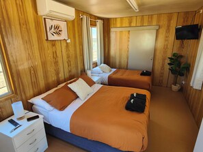 Comfort Cabin, Multiple Beds - Birdsville Tourist Park (Birdsville)