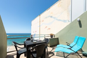 House | Outdoor dining - Front Line With Nice Terrace By Canariasgetaway (Las Palmas de Gran Canaria)