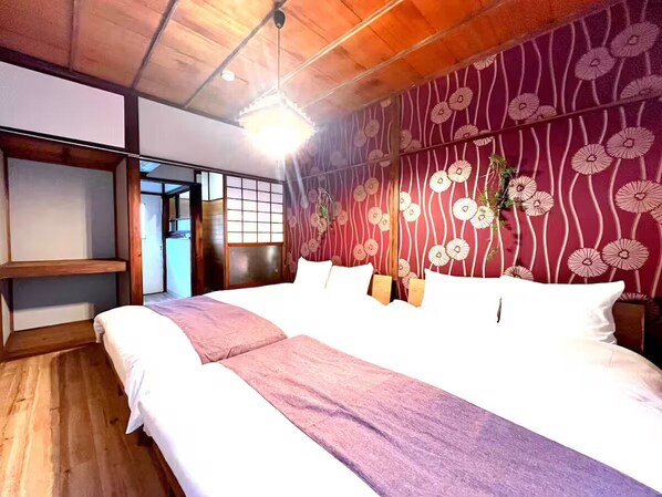 Maison de base, vue sur la ville | Rideaux d’obscurcissement, fer et planche à repasser