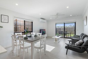 Interior - Modern 4BR Family Home in Quiet Ripley Location (Ripley)