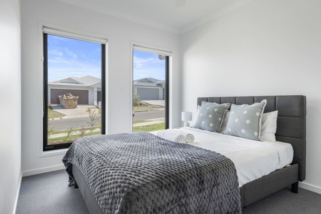 4 habitaciones, tabla de planchar con plancha, wifi y ropa de cama 