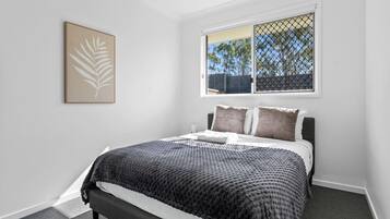 4 quartos, ferros/tábuas de passar roupa, Wi-Fi, roupa de cama