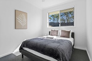 4 chambres, fer et planche à repasser, Wi-Fi, draps fournis