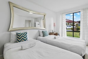 4 bedrooms, iron/ironing board, WiFi, bed sheets