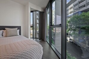 3 slaapkamers, een strijkplank/strijkijzer, wifi, beddengoed