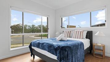 3 bedrooms, desk, iron/ironing board, WiFi