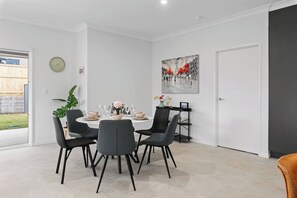 Dining - Modern 3BR Home in Peaceful Park Ridge Estate (Park Ridge)