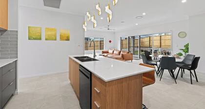 Modern 5BR Home in Peaceful Park Ridge Estate