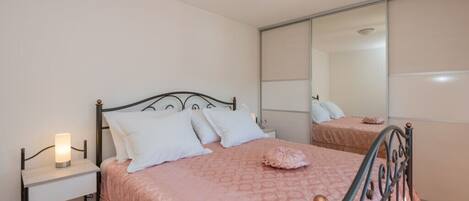 4 Schlafzimmer, Bügeleisen/Bügelbrett, kostenloses WLAN, Bettwäsche