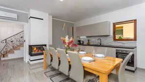 Fridge, oven, dishwasher, coffee/tea maker - Holiday home Villa Vrbnik by Villas guide (Vrbnik)