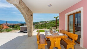 Outdoor dining - Holiday home Villa Vrbnik by Villas guide (Vrbnik)