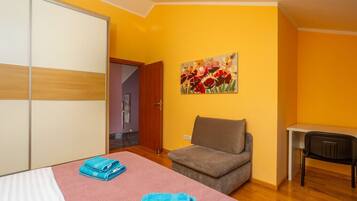 3 habitaciones, tabla de planchar con plancha y wifi gratis