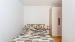 1 bedroom, free WiFi, bed sheets